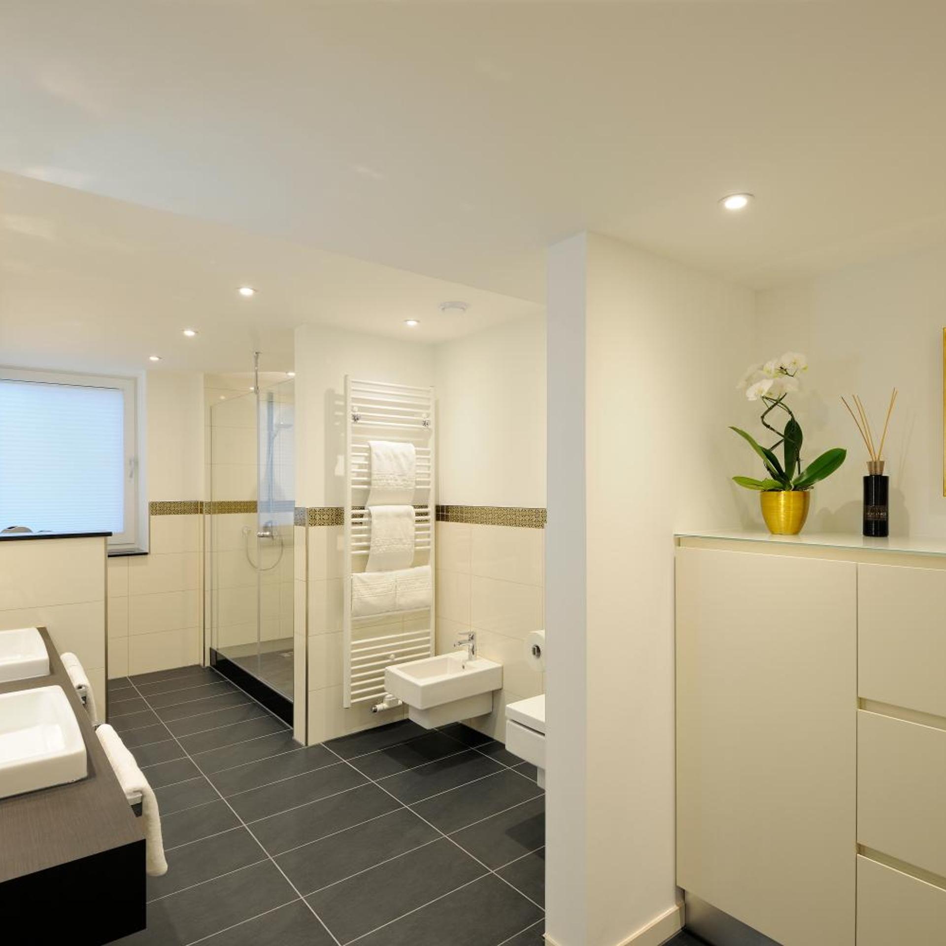 Suite, Apartment
