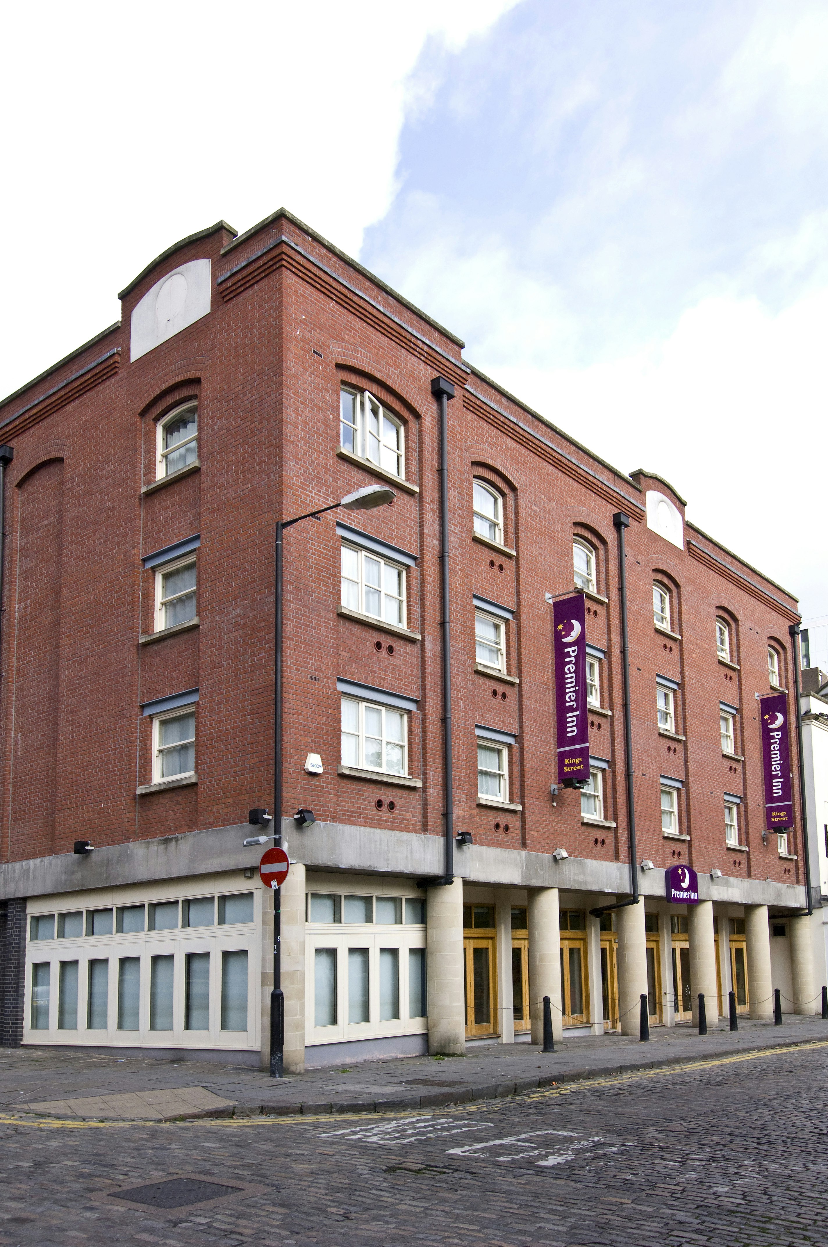 Premier Inn Bristol City Centre King Street 6/18