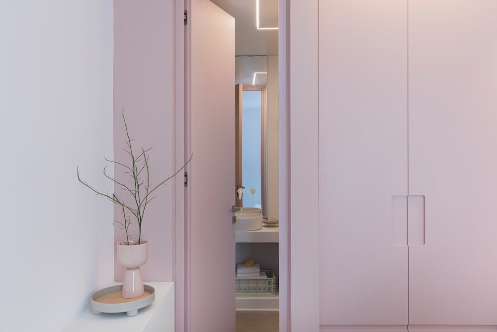 NEO SUITES 69/75
