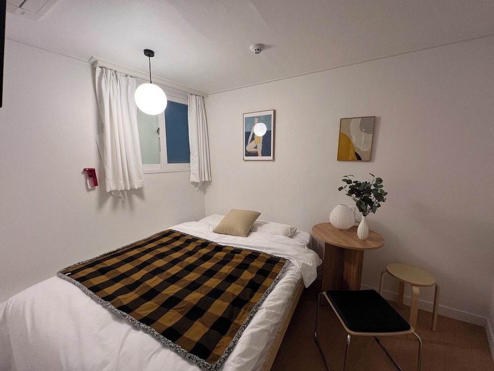 غرفة اقتصادية بسرير مزدوج، Philstay Myeongdong Central Hotel 2/3