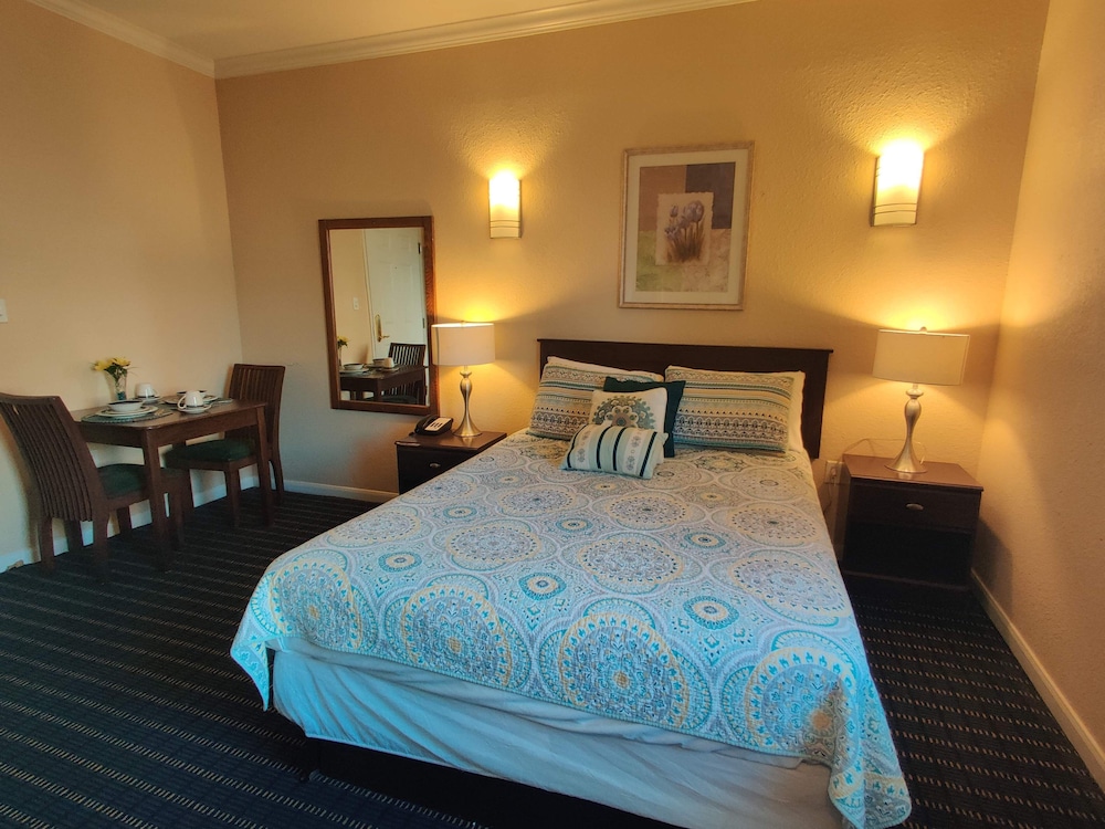 1 BEDROOM, DELUXE
