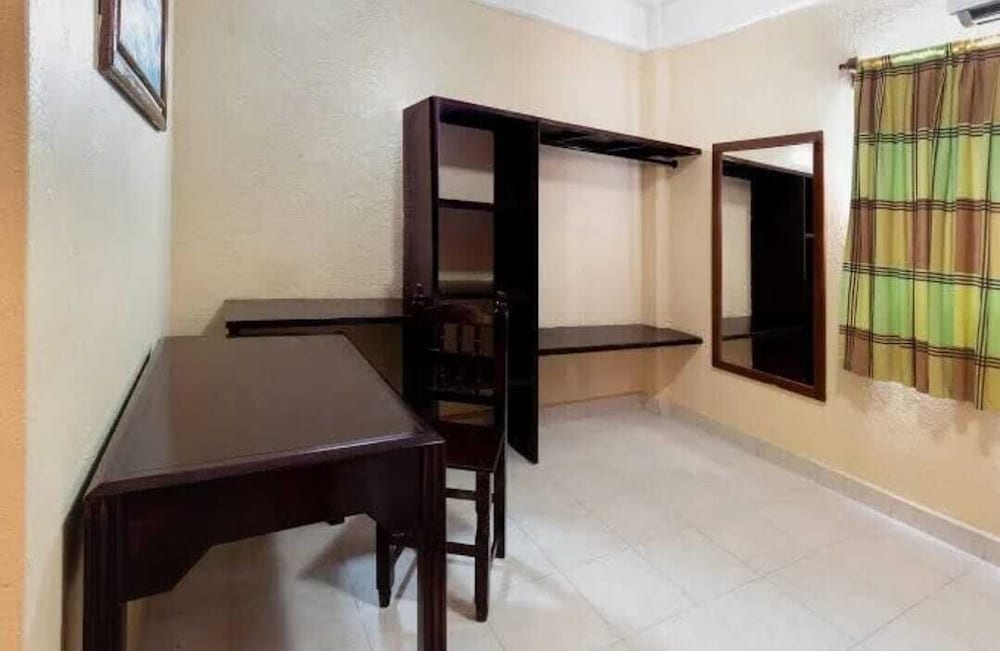 OYO Hotel Merida 36/48