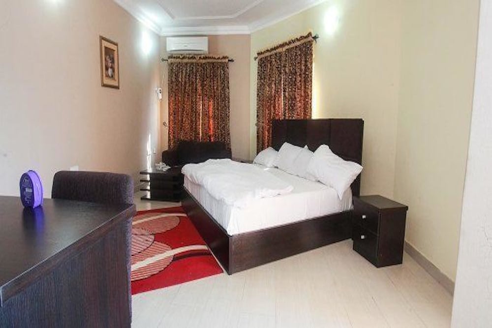 Carleton Hotel & Suites 9/29