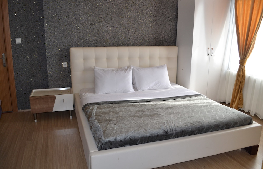Artura Suite 11/50