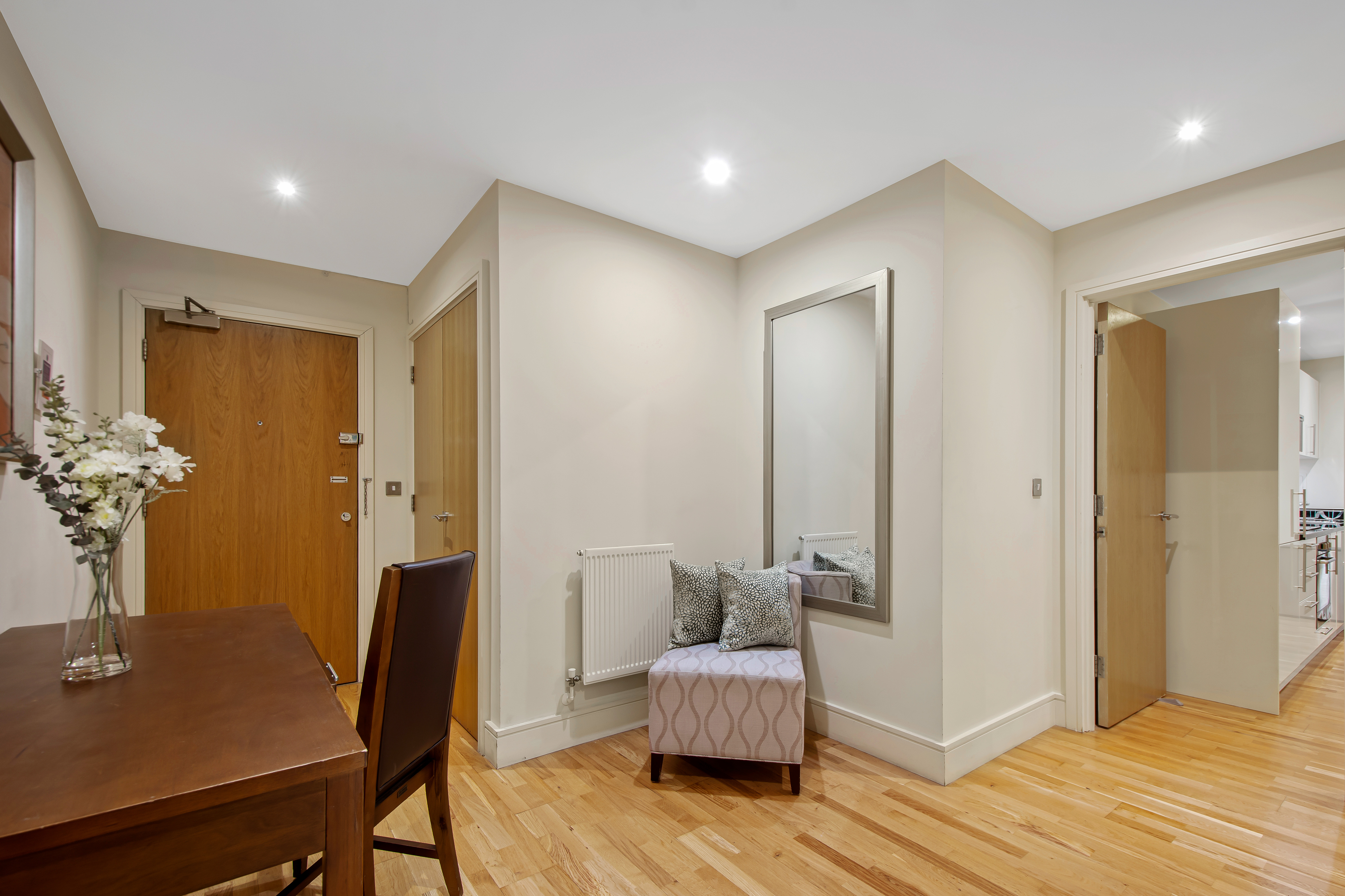 Luxurious Lanterns Court Two-Bedrooms Apartments 50/50
