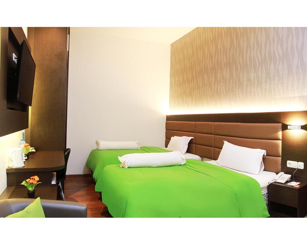 Emerald Hotel 21/42