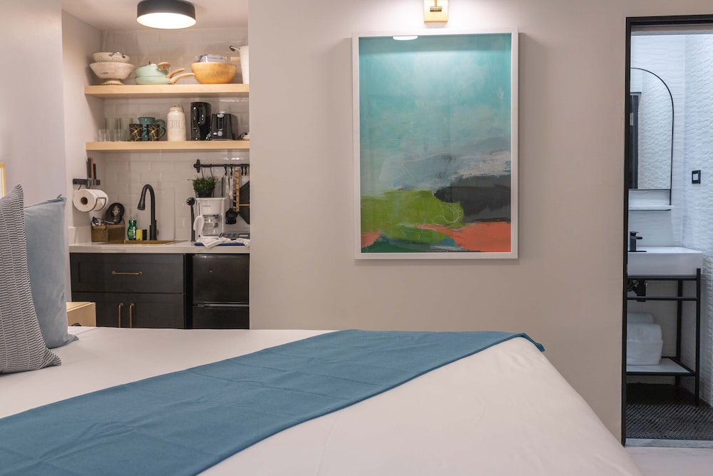 Signature Cottage One Queen، Travellers Beach Resort 2/5