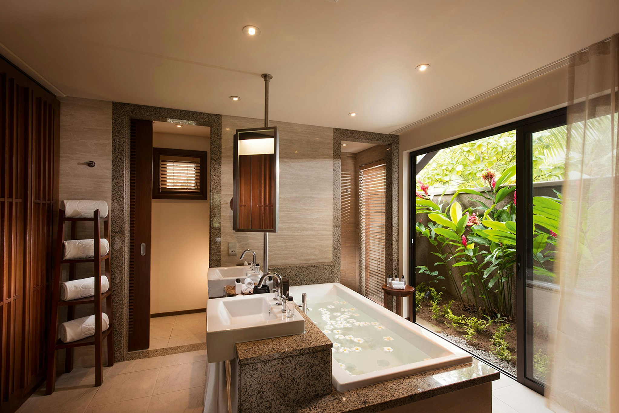 Constance Ephelia Seychelles 24/86