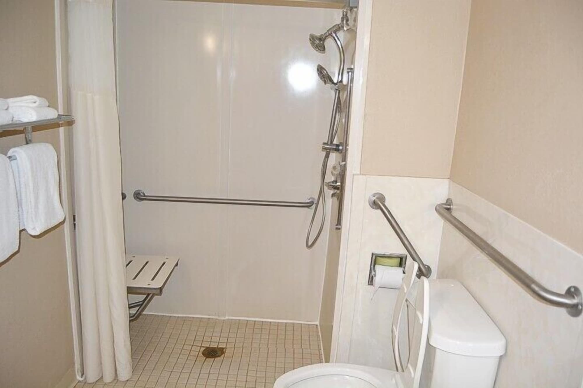 Room, Queen Bed, Accessible, Quality Inn Raynham - Taunton 8/9