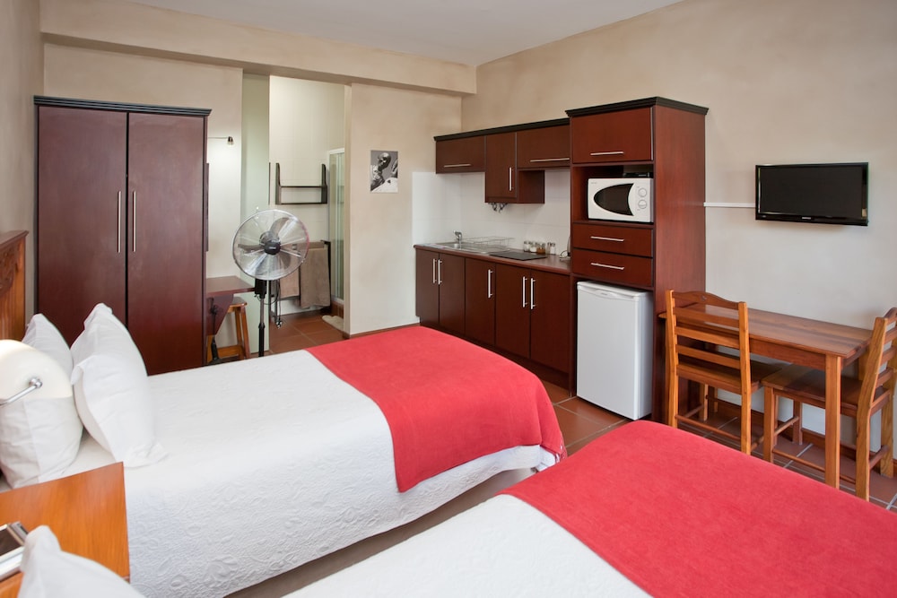 Miles B B Guesthouse 7/41