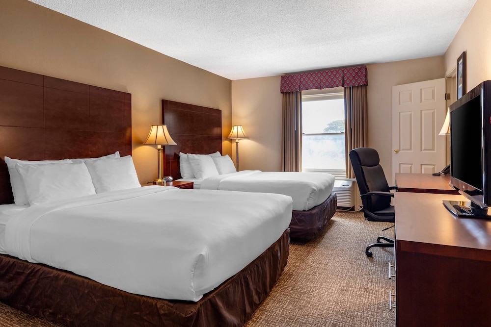 MainStay Suites Foxboro - Mansfield 17/37