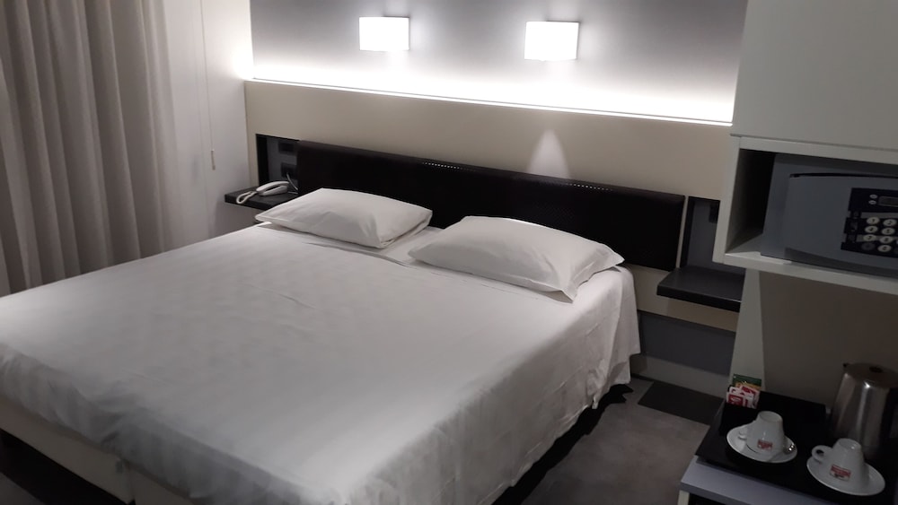 Crosti Hotel And Residence 19/45