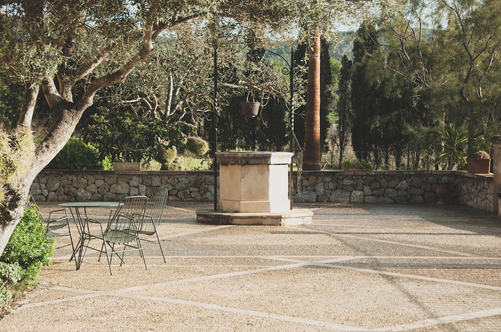 Finca Hotel Can Estades 60/63