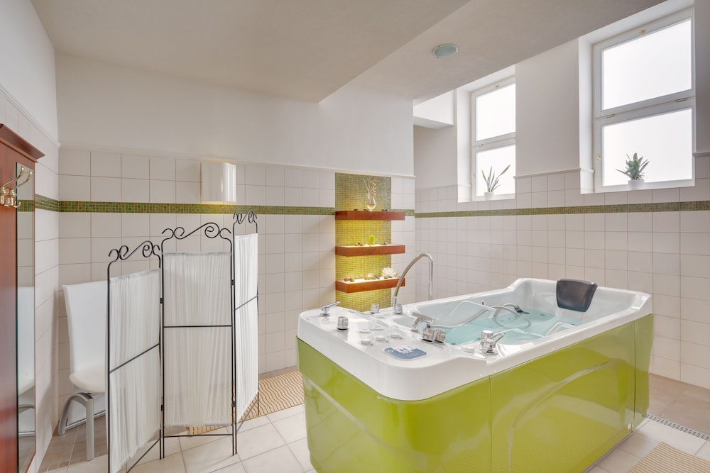 Danubius Health Spa Resort Thermia Palace Formerly Thermia Palace Hotel 72/73