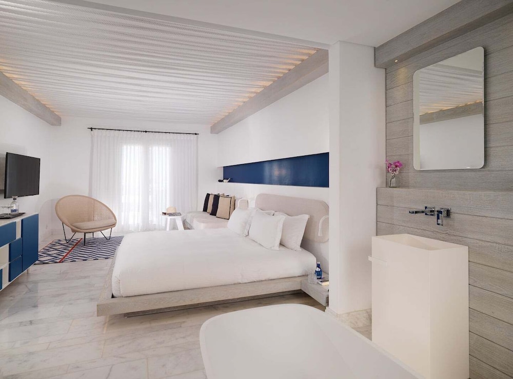 Retreat, King Bed, Courtyard View, Sofa