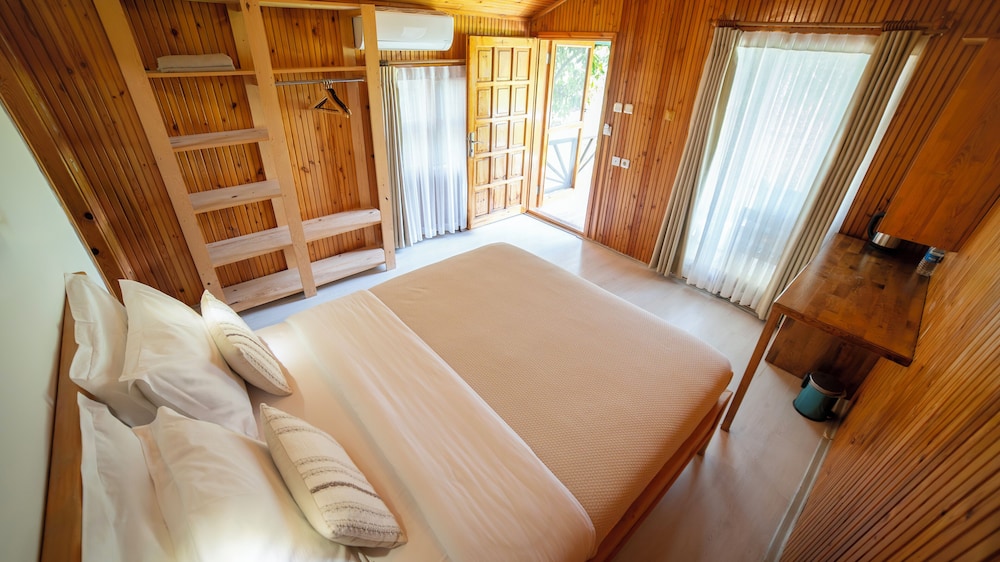 Etenna Bungalow 13/84