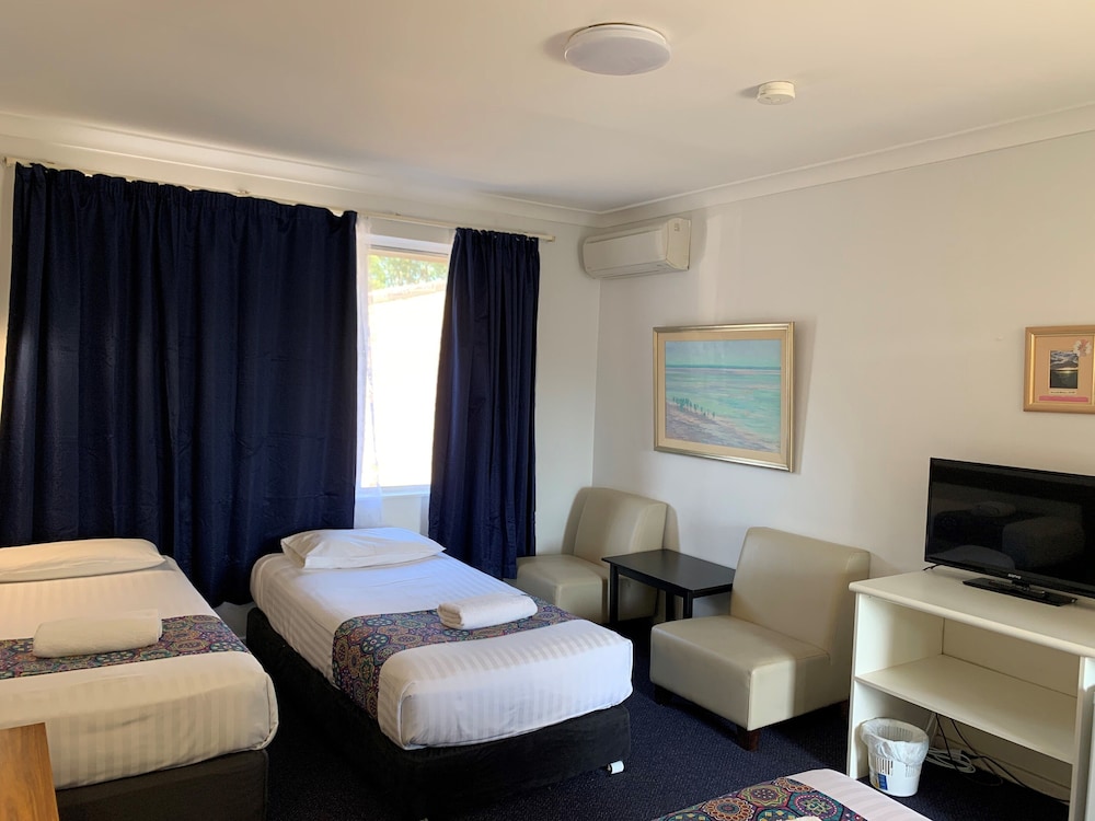 PANORAMA MOTOR INN 29/38