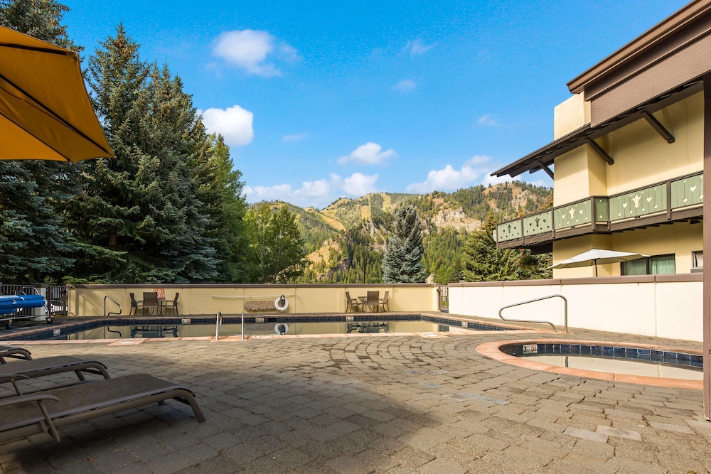 Best Western Tyrolean Lodge 3/68
