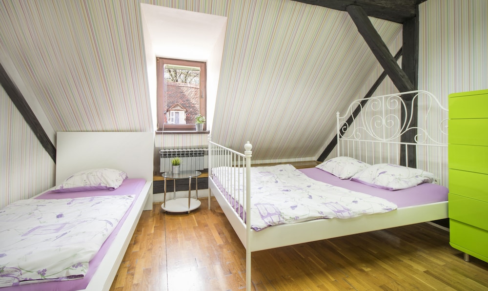 HOSTEL CENTAR 12/52