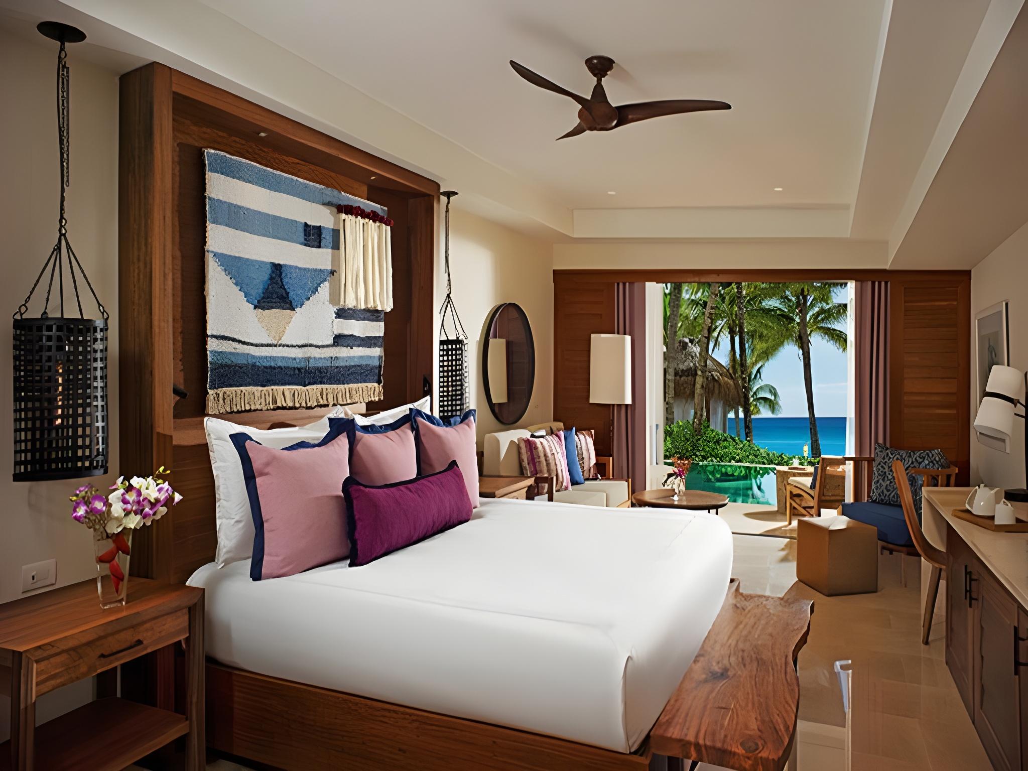 Swim Out, Junior Suite