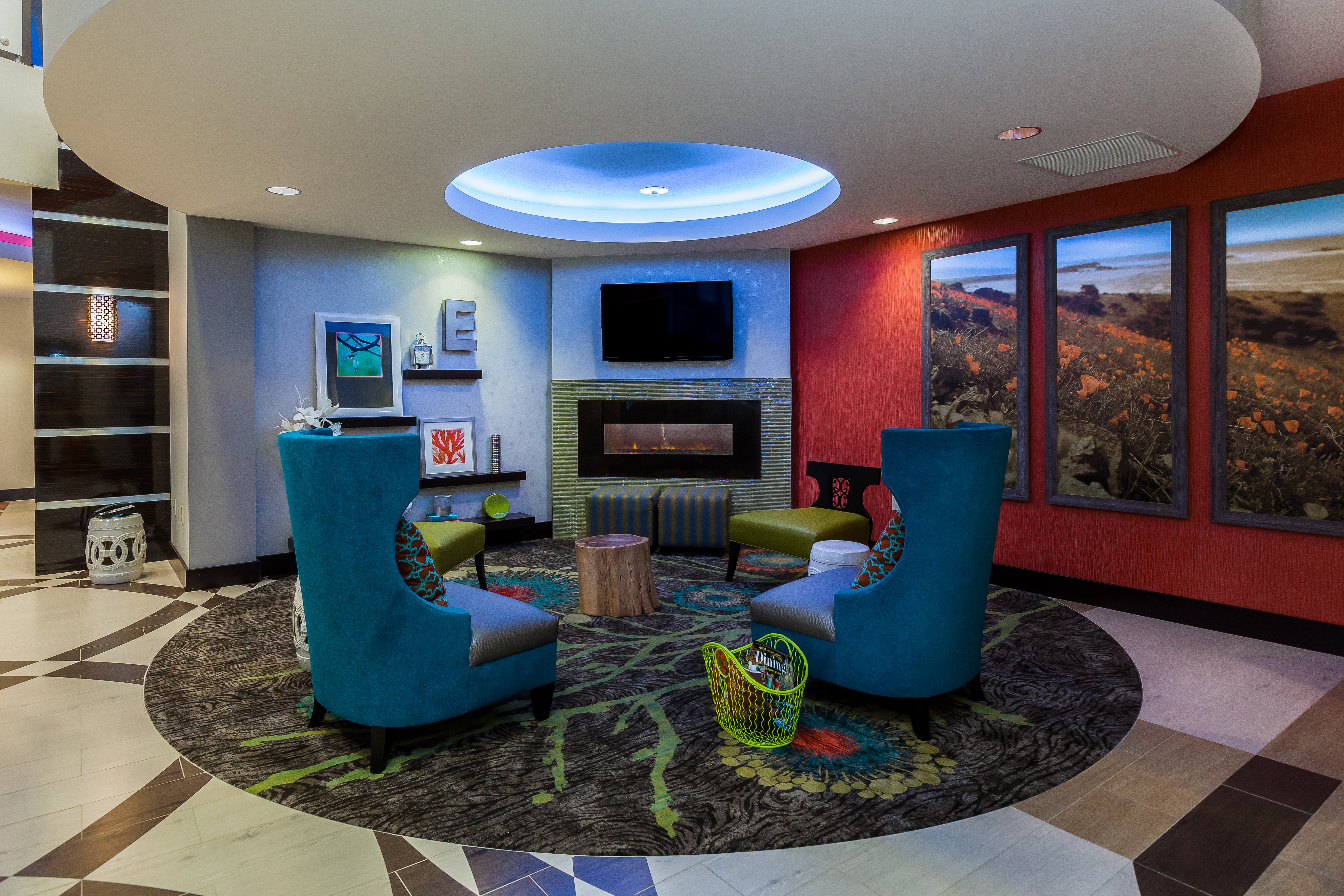 Holiday Inn Express Suites Eureka 33/56