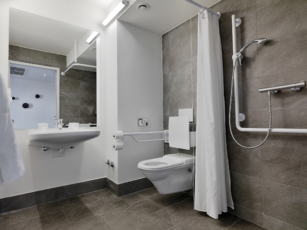 Hwest Hotel Hall 16/38