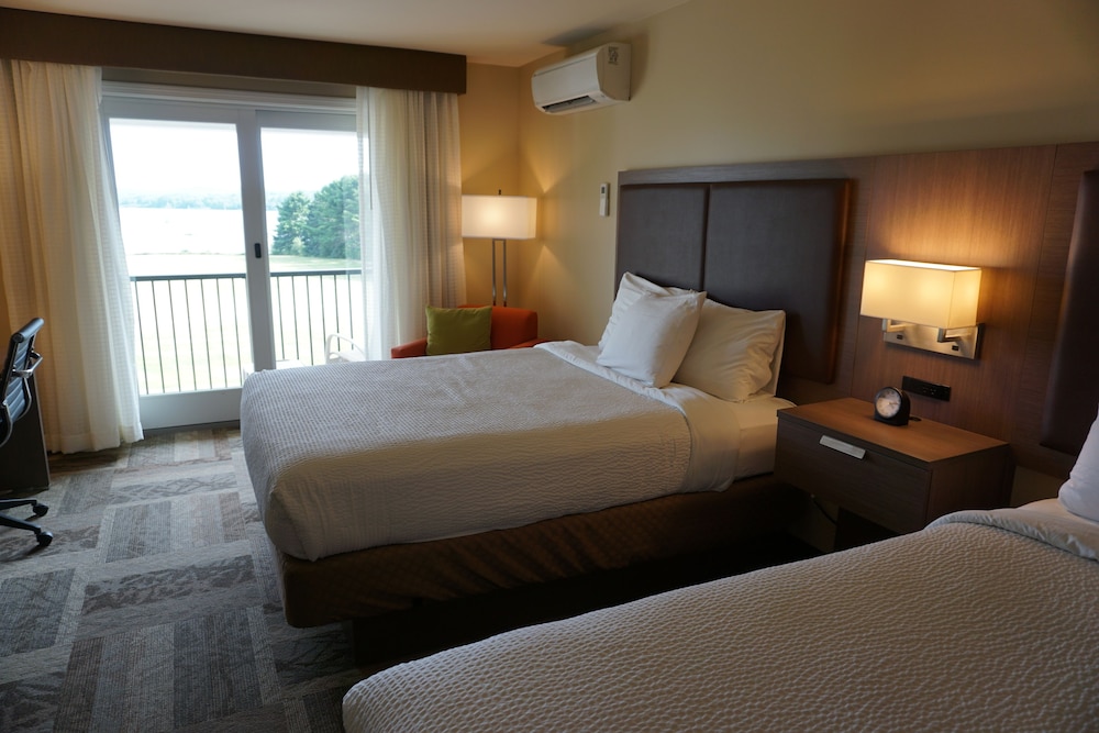 Belfast Harbor Inn 19/64