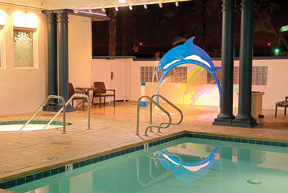 Peacock Suites 10/47