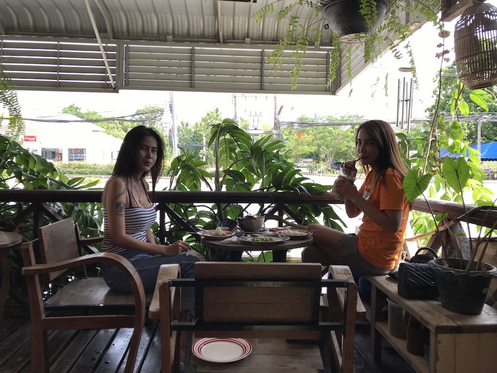 Ez House & Cafe 51/67