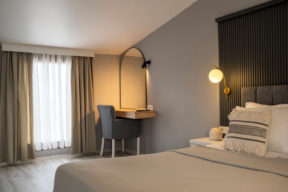 Bugra Alacati - Adults Only 4/42