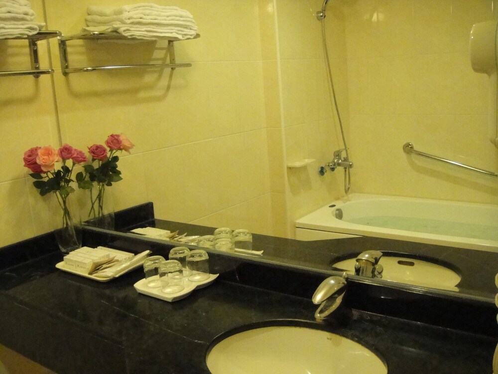Travel Road Hotel 16/37
