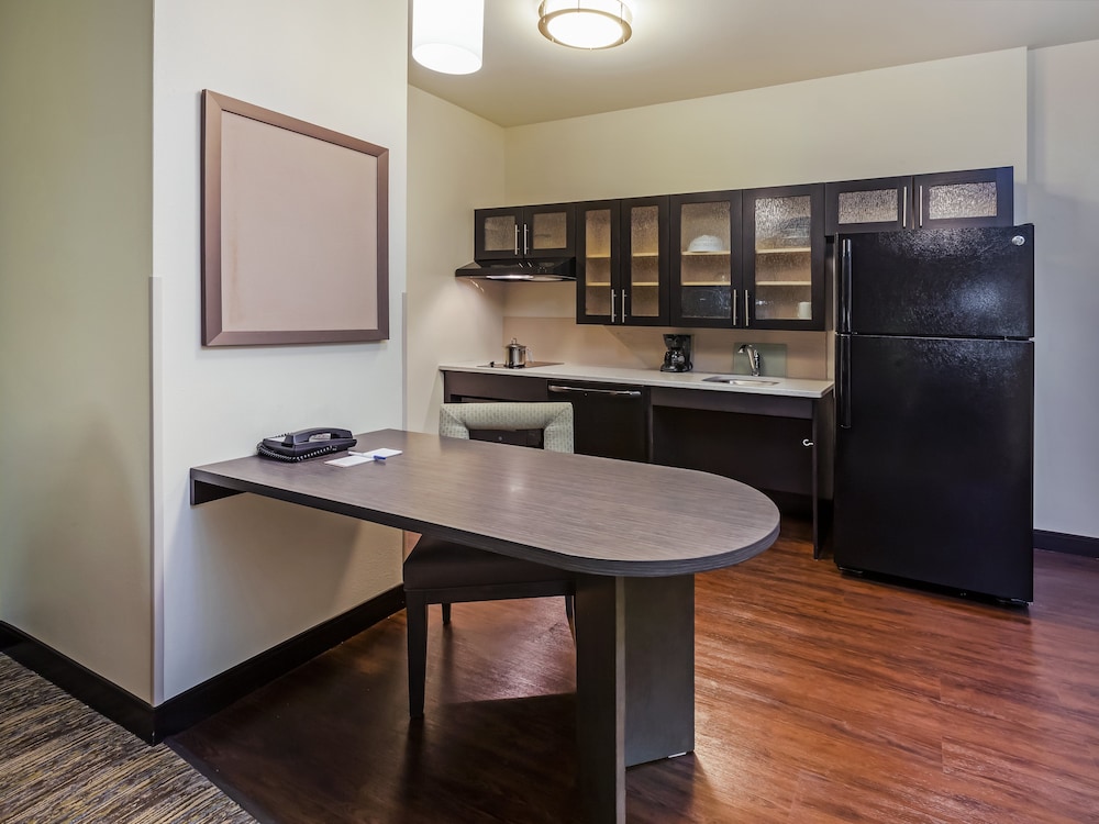 CANDLEWOOD SUITES LENEXA - OVERLAND PARK AREA 61/69