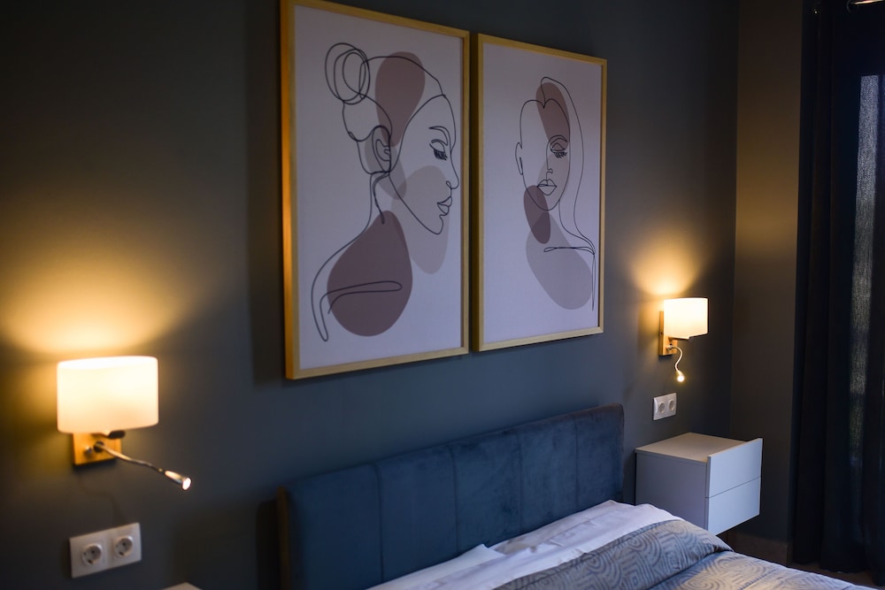 Marinos Rooms 24/50