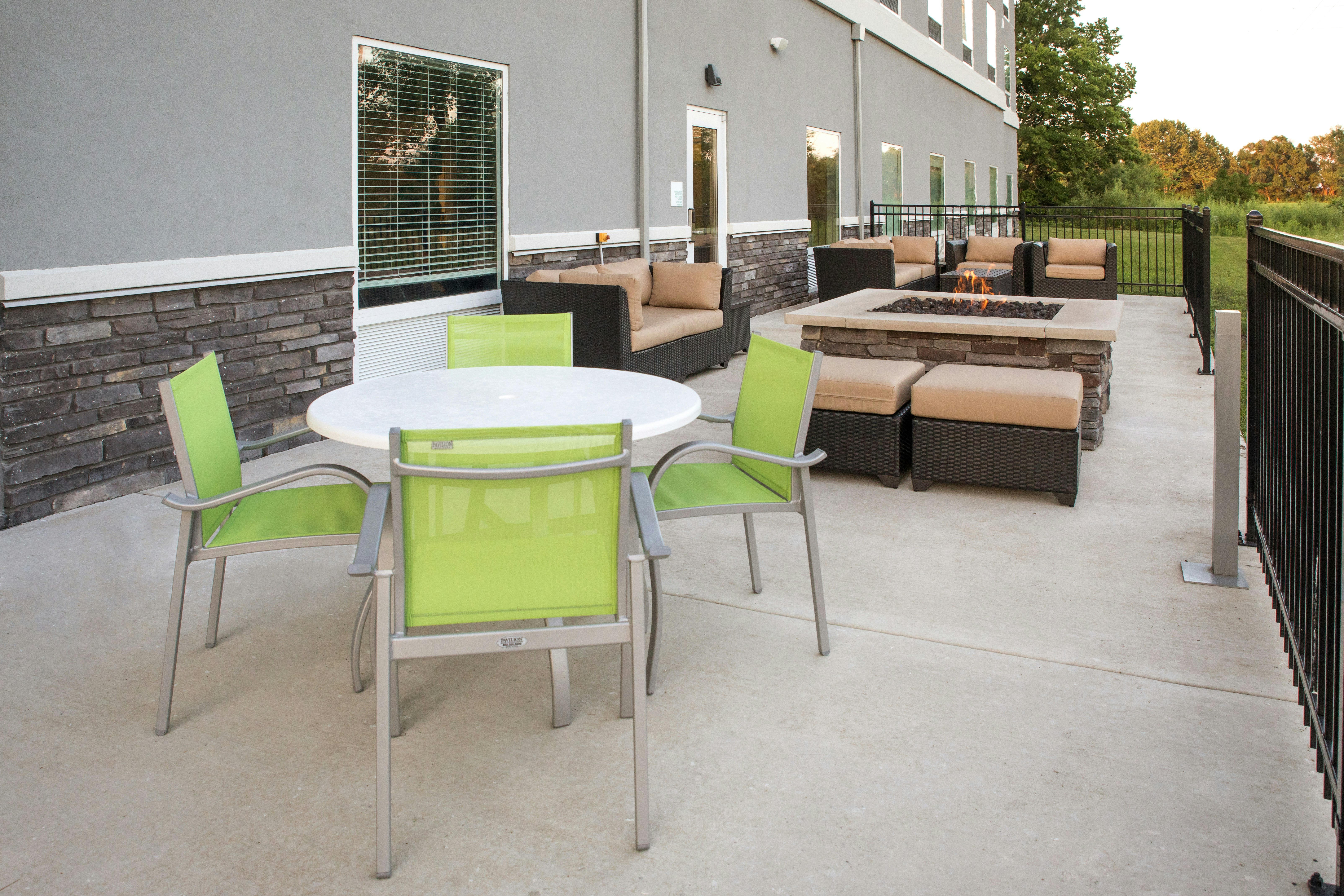 Holiday Inn Hotel Suites Decatur 43/69