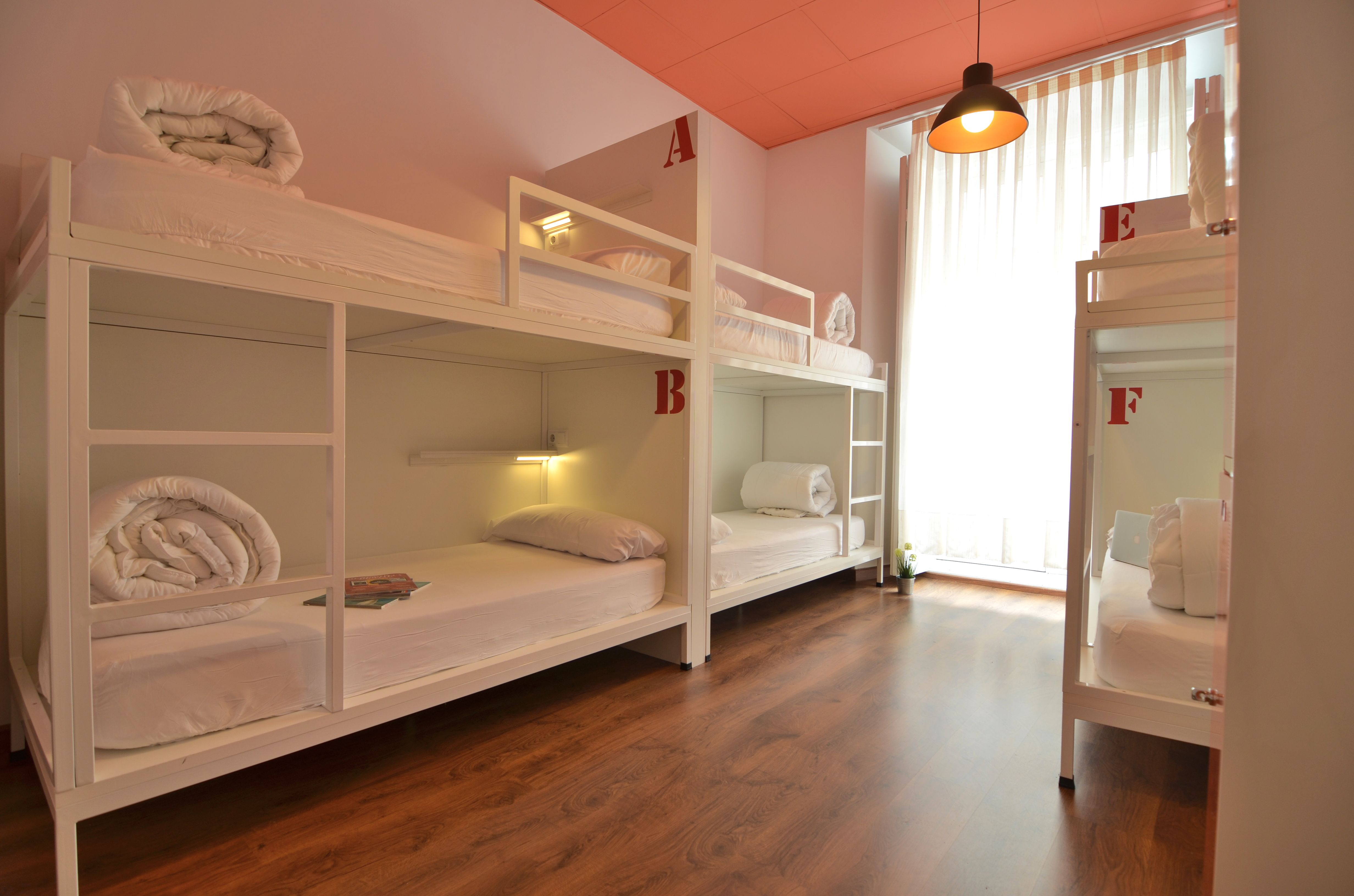 Mixed Dorm, 6 Bunk Beds