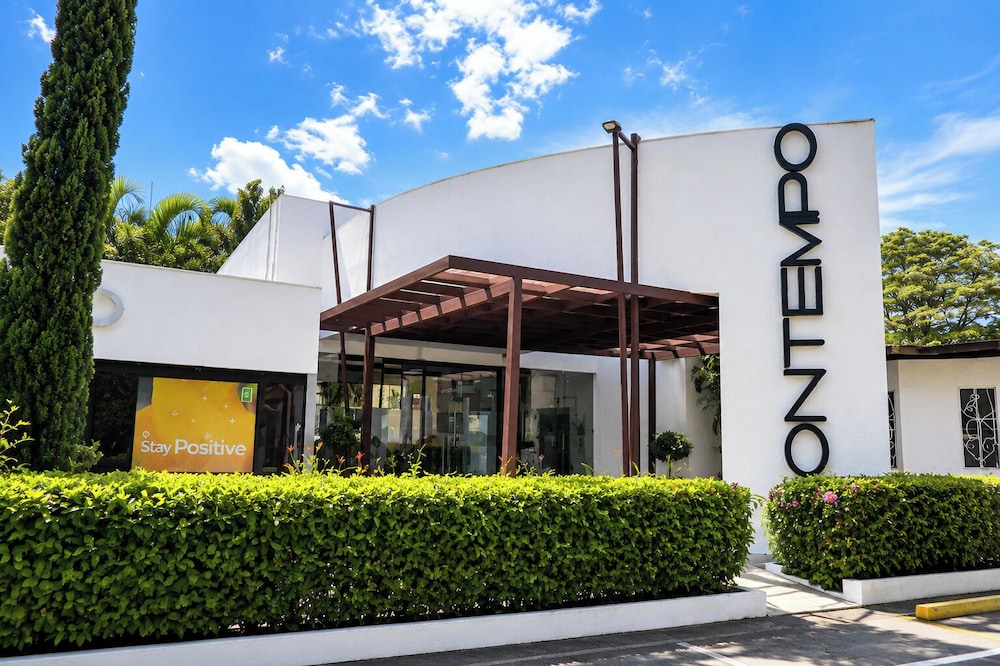 Contempo Hotel 1/49