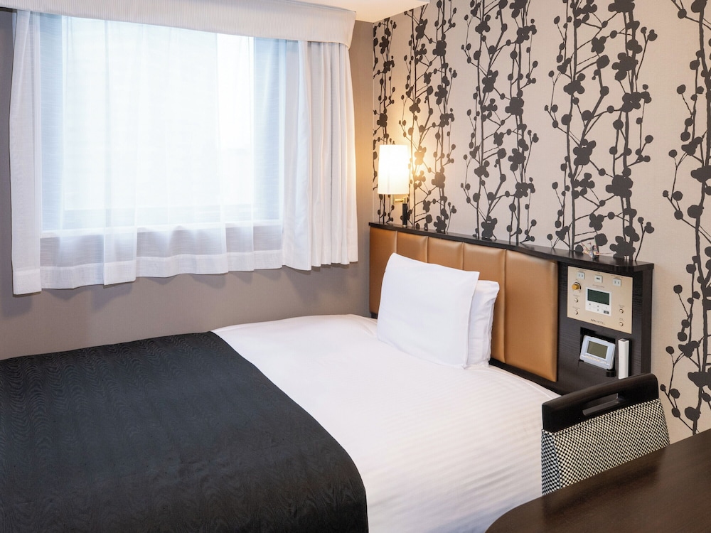 ROOM, SINGLE