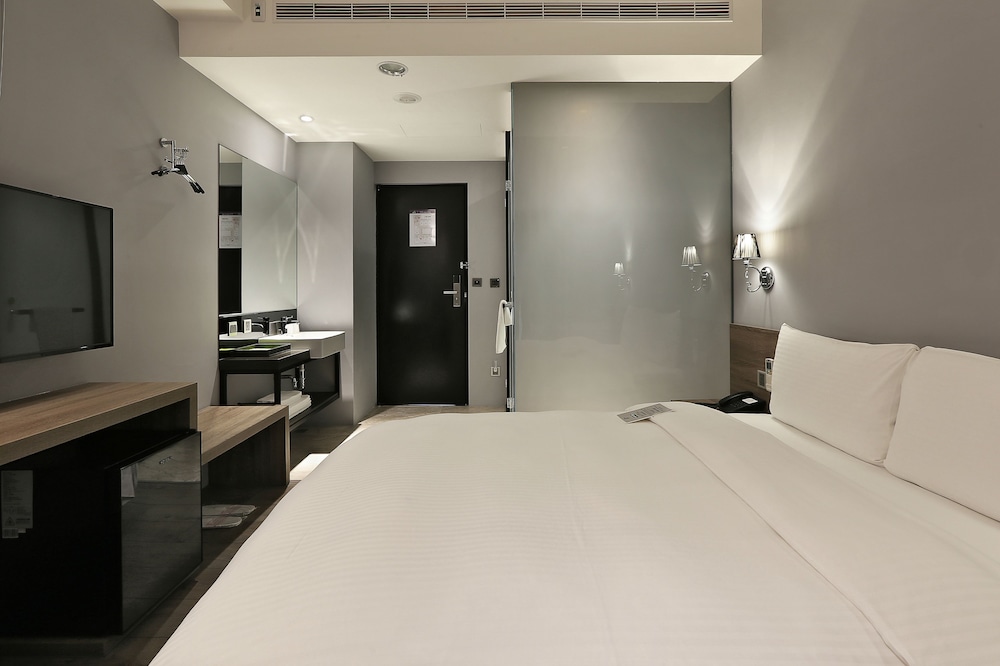 ROOM, DOUBLE BED