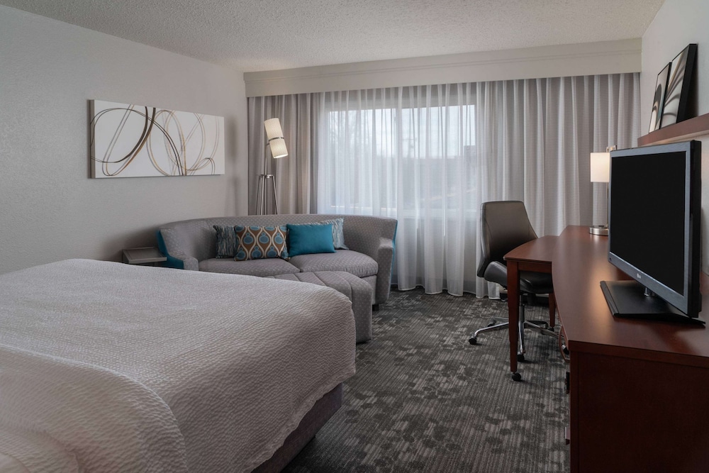 1 BEDROOM, SUITE, QUEEN BED, ACCESSIBLE