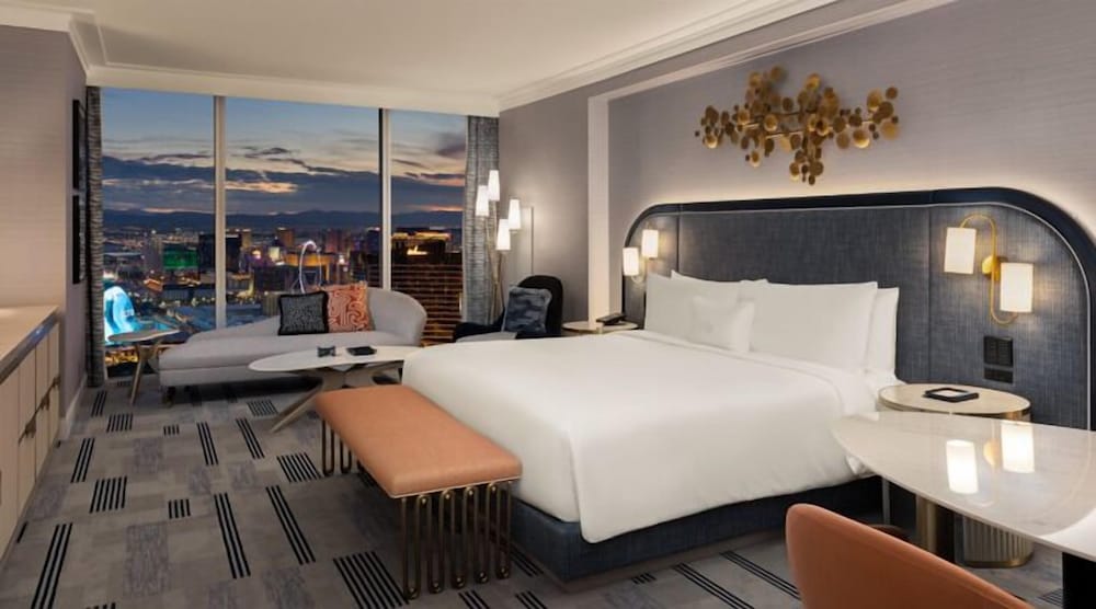 GOLD, KING BED, STRIP GREAT VIEW