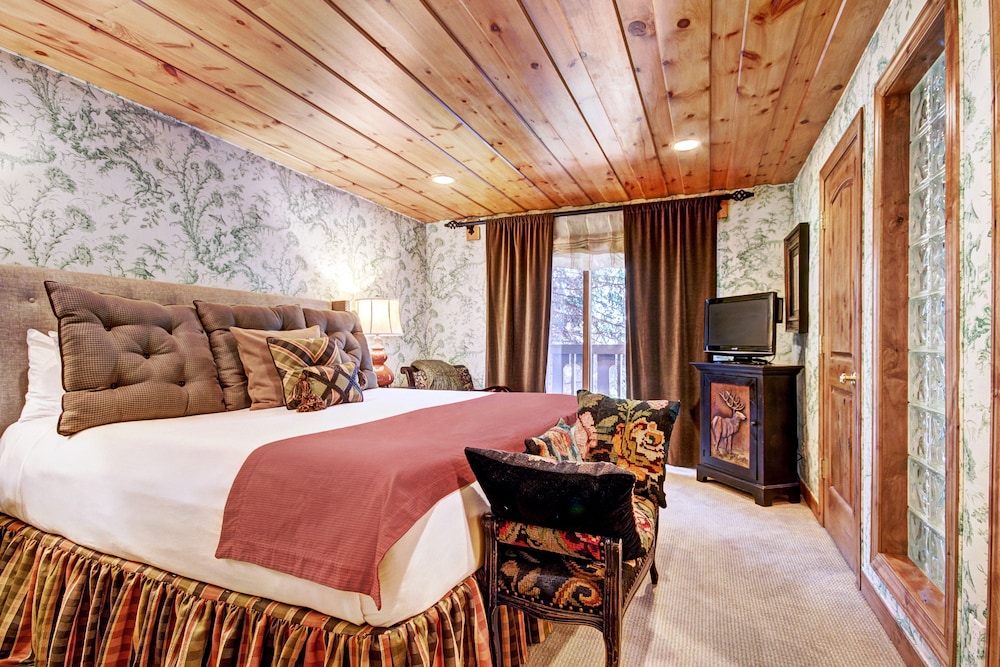 Lodge at Vail Rock Resorts 50/81