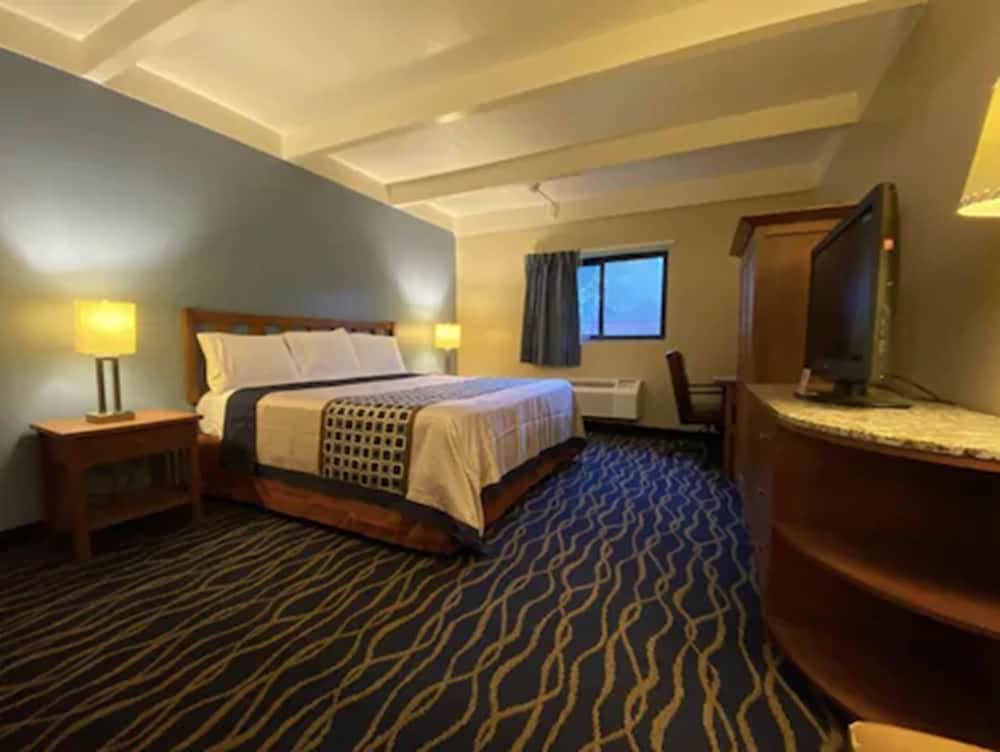 Economy Inn North Randall 15/49