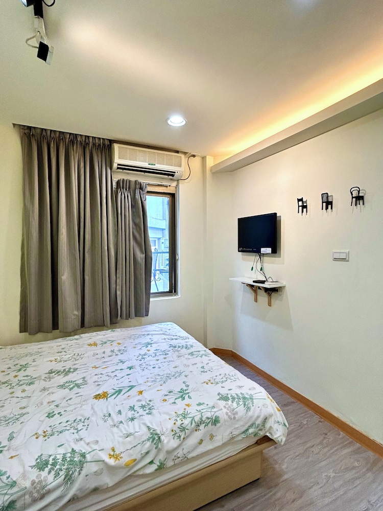Ximen Triple Tiger Hostel 18/50