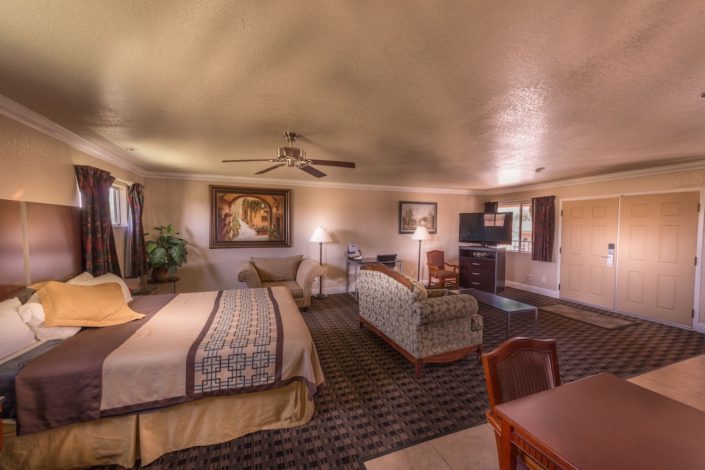 Edgewater Inn Reedley 23/31