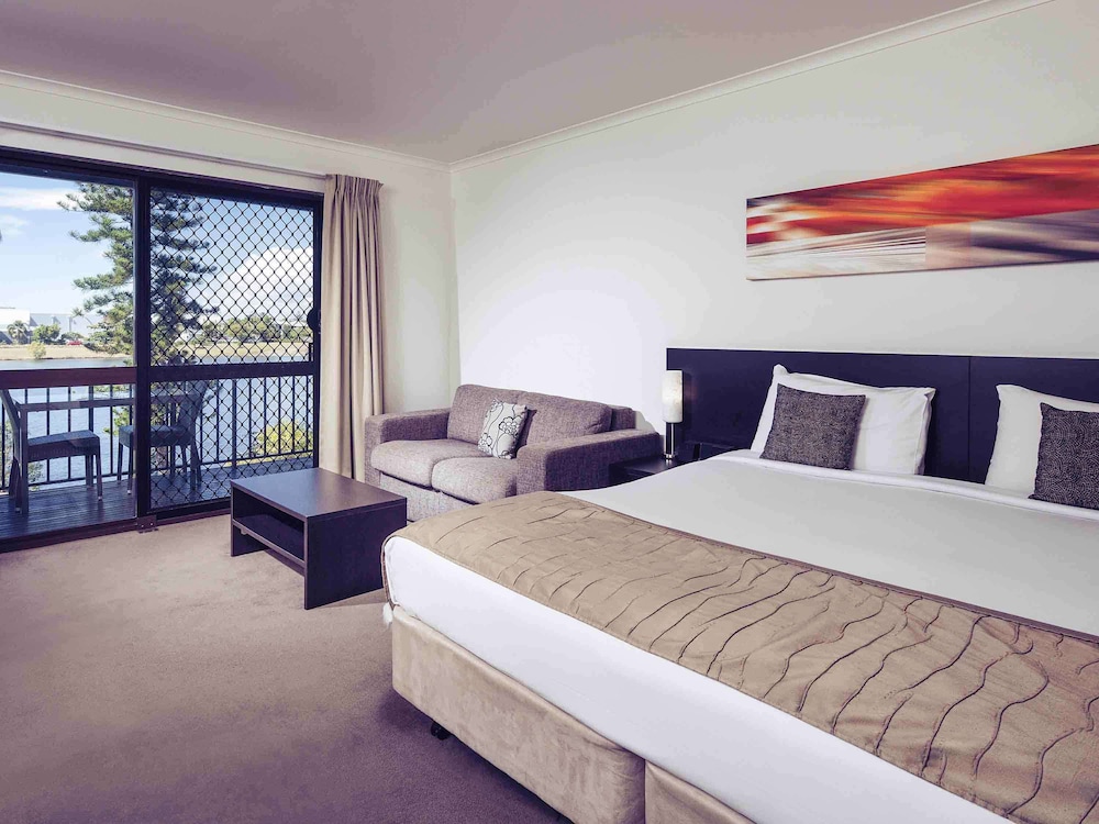 MERCURE TOWNSVILLE 16/61