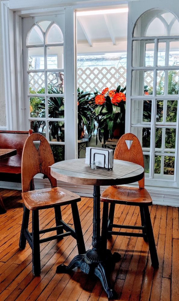 Chelsea Pub & Inn 33/50