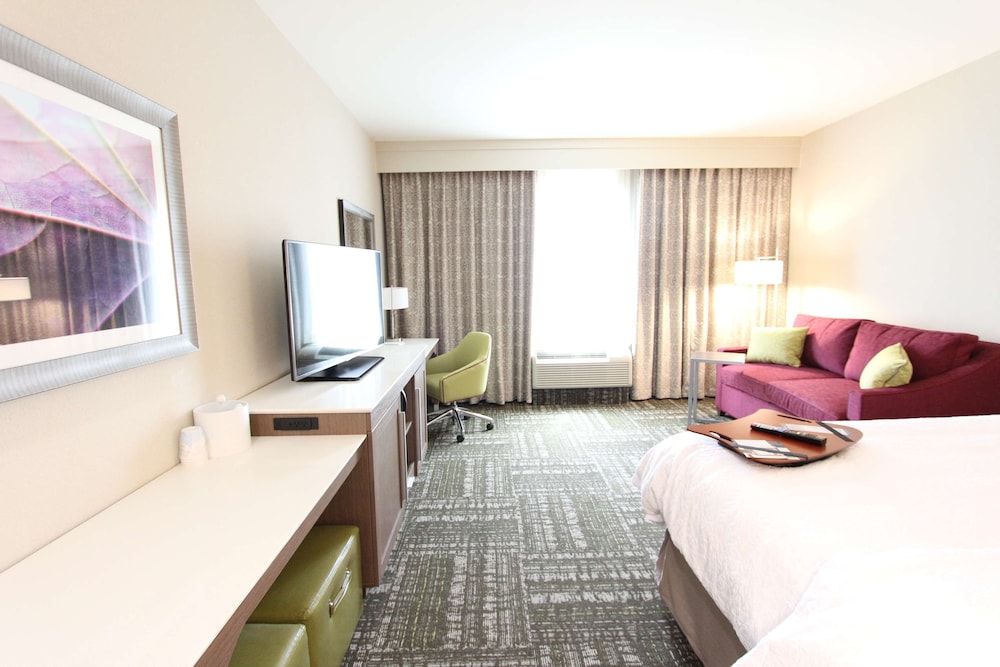 Hampton Inn Suites Dallas Market Center 52/75