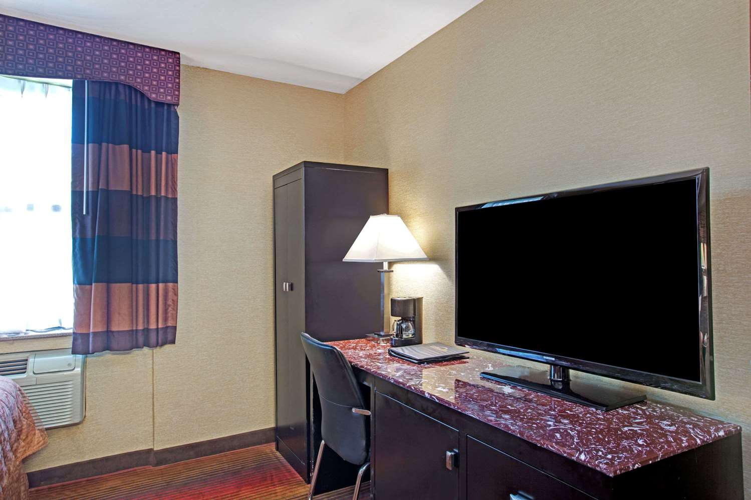 Days Inn by Wyndham Brooklyn 30/40