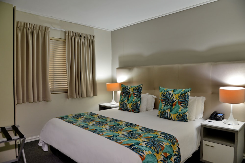 2 BEDROOMS, SUITE