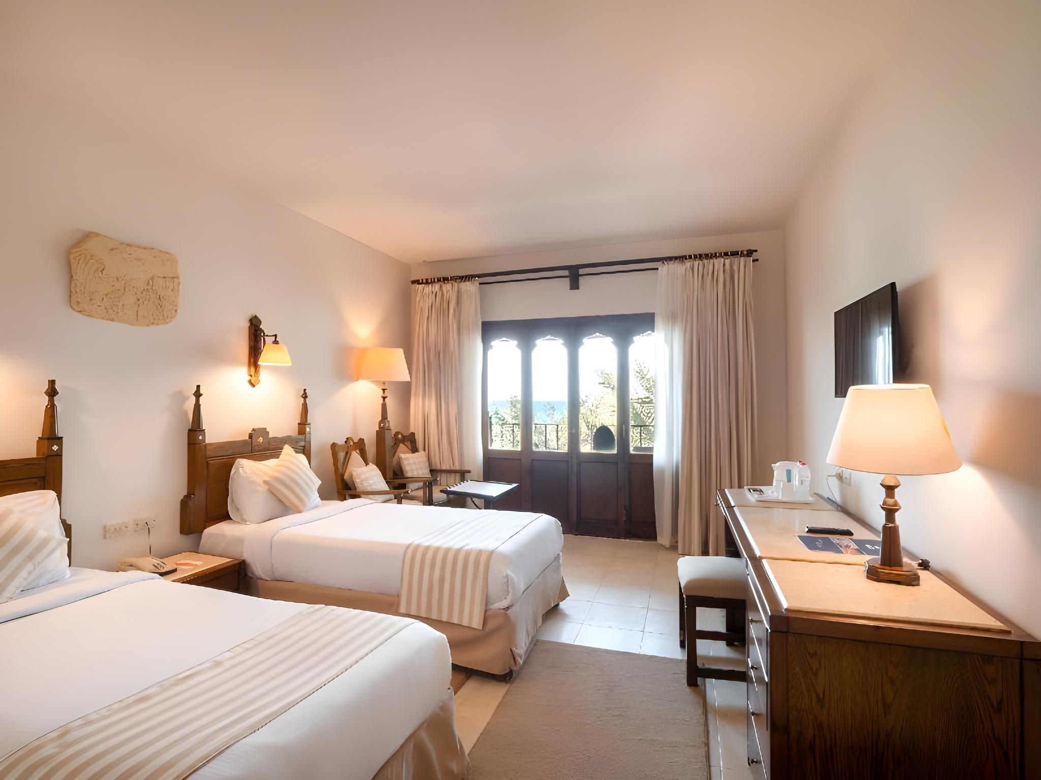 Room, Twin Beds, Lagoon or Pool View